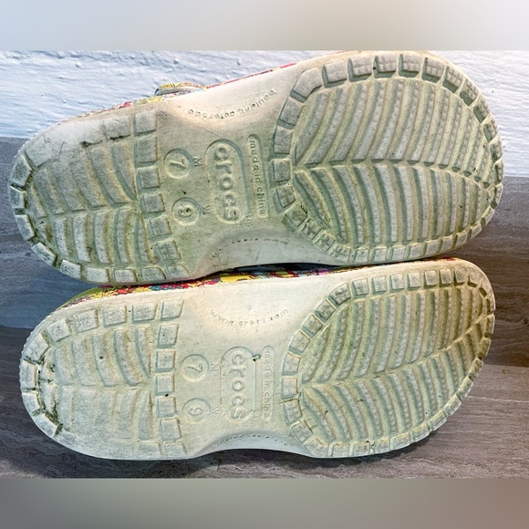 Disney Vault Collection Crocs 50th Anniversary Magic Kingdom Size 9 - Picture 9 of 10